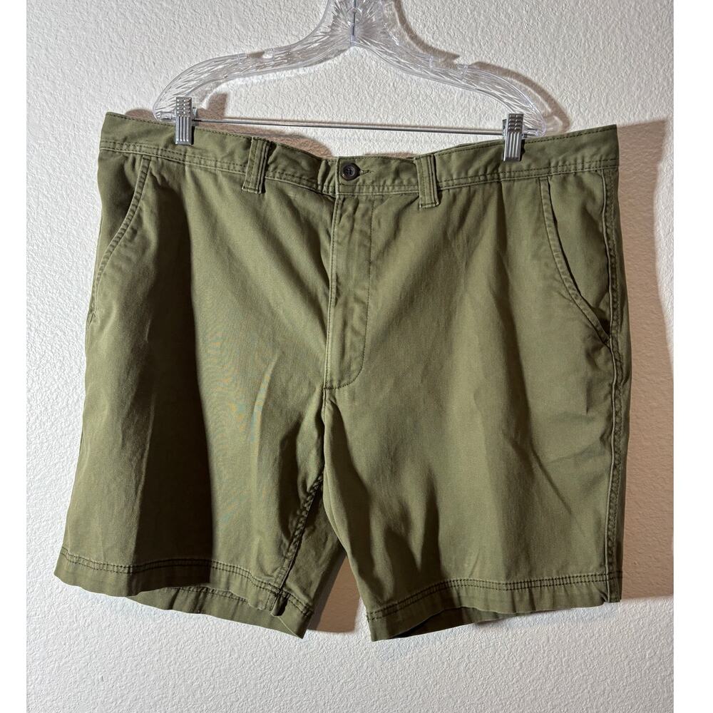 St. John's Bay Mens Size 44 Green Comfort Stretch Cotton Flat Front Chino Shorts